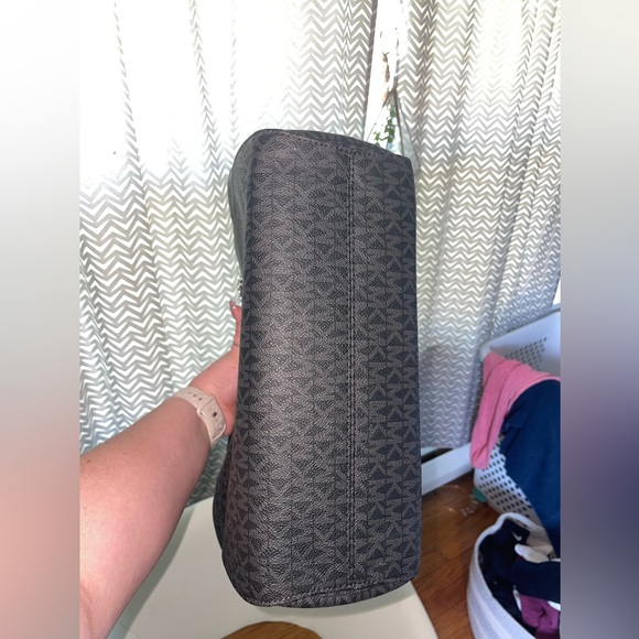 New with tags Michael Kors Jet Set Travel Bag - Picture 3 of 5